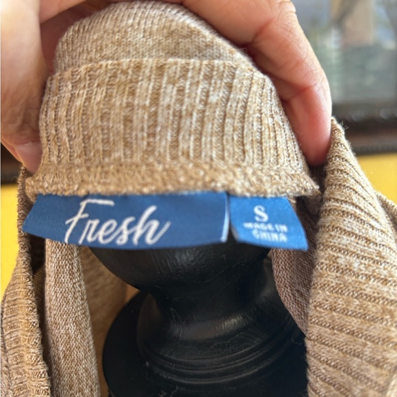 Fresh two piece knitted lounge wear suit in small size camel color - Picture 3 of 5